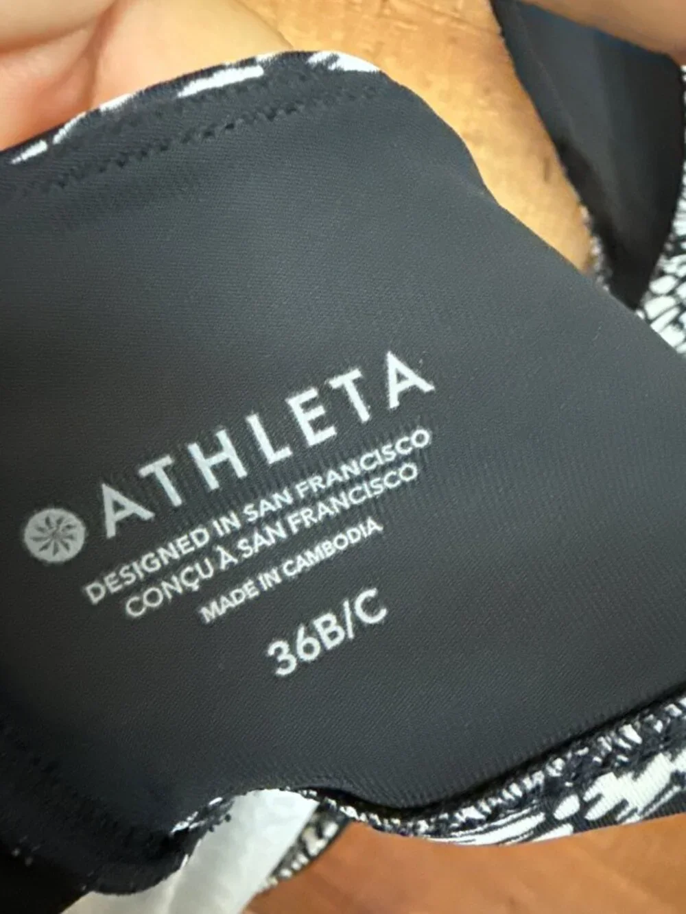 Athleta 36b top